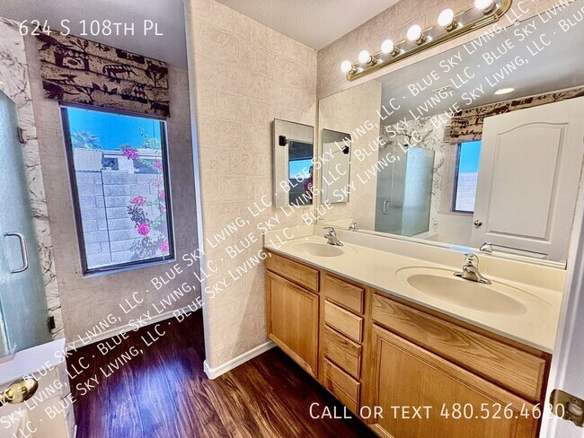 Building Photo - 624 S 108th Pl