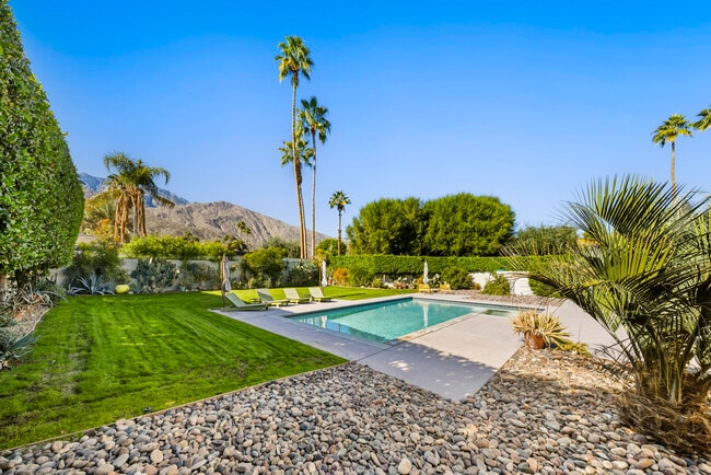 Building Photo - 1411 Via Isla