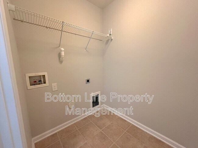 Building Photo - 11115 Derryrush Ave