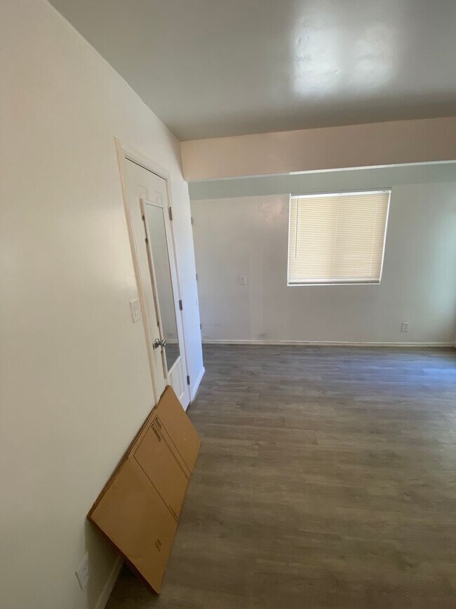 Building Photo - 6647 Del Playa Dr
