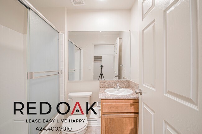 Building Photo - 4651 Cahuenga Blvd