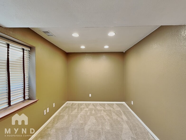 Building Photo - 2421 S Harlan Ct