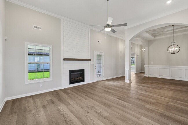 Building Photo - 383 Kingland Ln