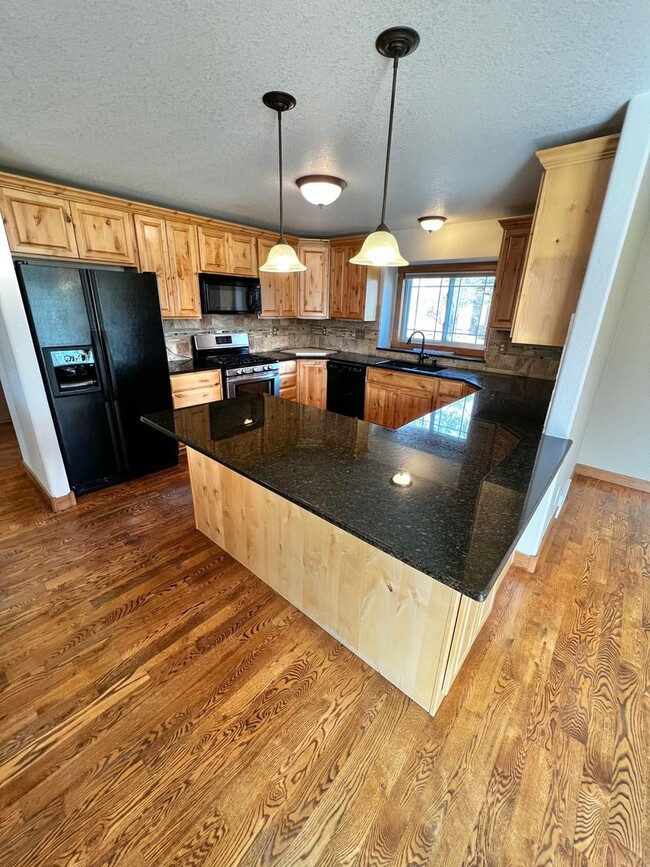 Building Photo - 3 bed, 3 bath Home in Poudre Overlook Neig...