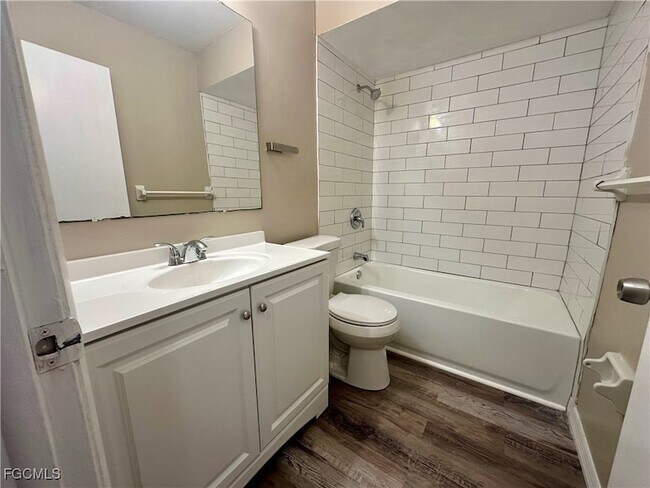 Building Photo - 829 Gleason Pkwy