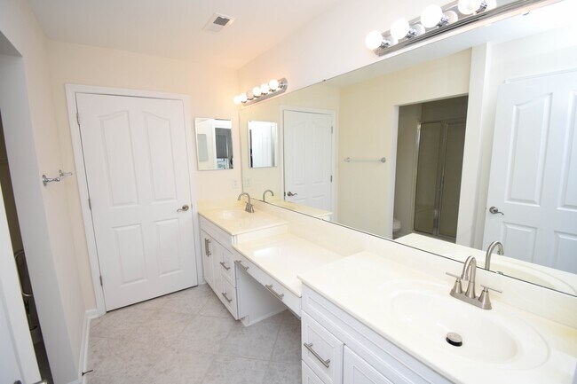 Building Photo - 160 Stonegate Blvd