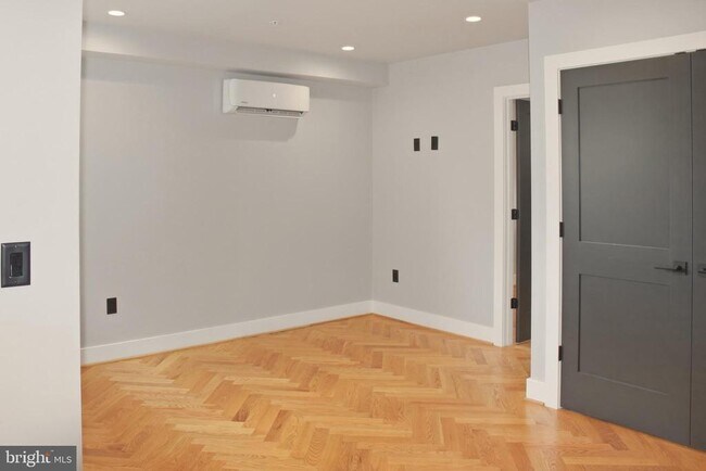 Building Photo - 1643 New Jersey Ave NW