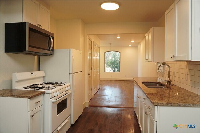 Building Photo - 1019 Haynes St