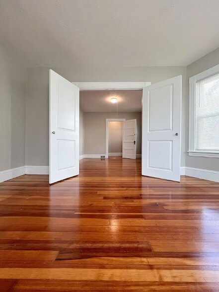 Building Photo - 84 Exeter Ave