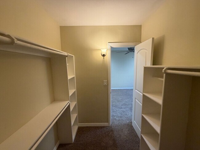 Building Photo - 2227 E Westport Dr