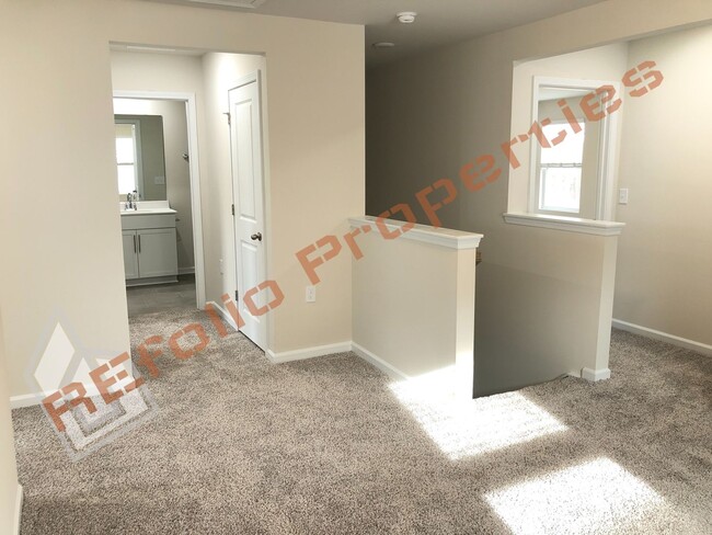 Building Photo - Beautiful 3 Bedroom, 2.5 Bath house w/ 2 C...