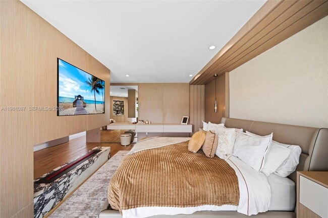 Building Photo - 710 S Shore Dr