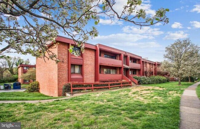 Building Photo - 1509 S George Mason Dr