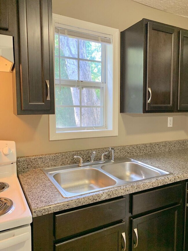 Building Photo - Pet-Friendly 2-Bedroom Home with Deck