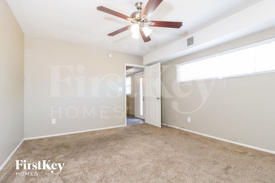 Building Photo - 8039 N 29th Ave