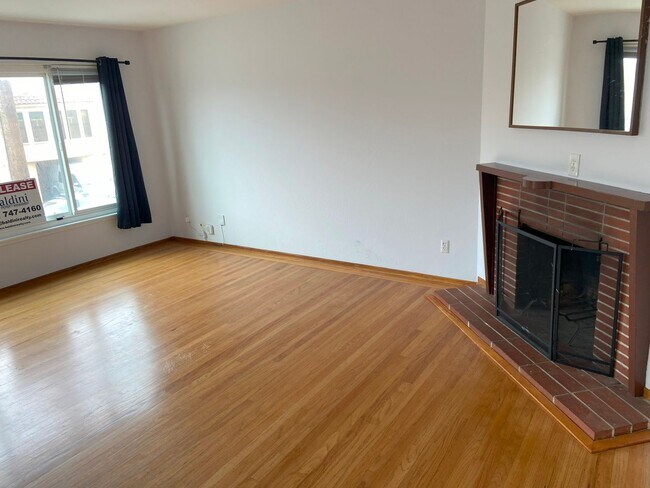 Building Photo - 1580
