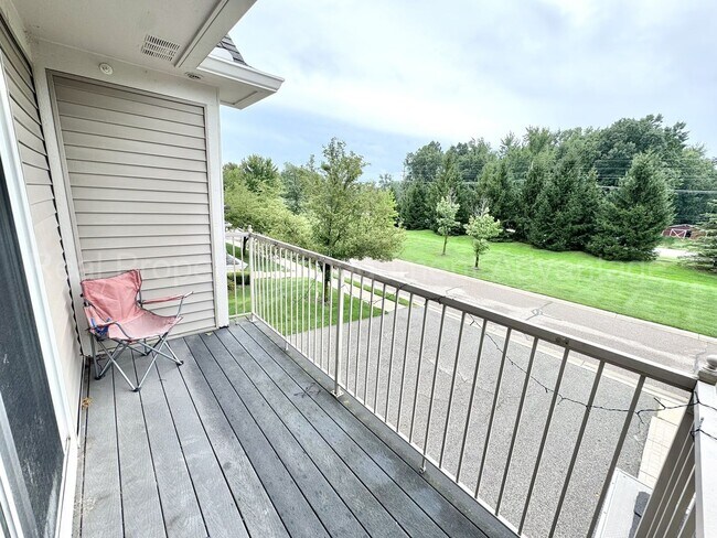 Building Photo - 11337 N Woods Dr