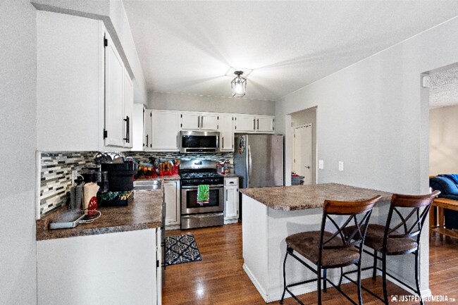 Building Photo - 9202 Cam Island Cir