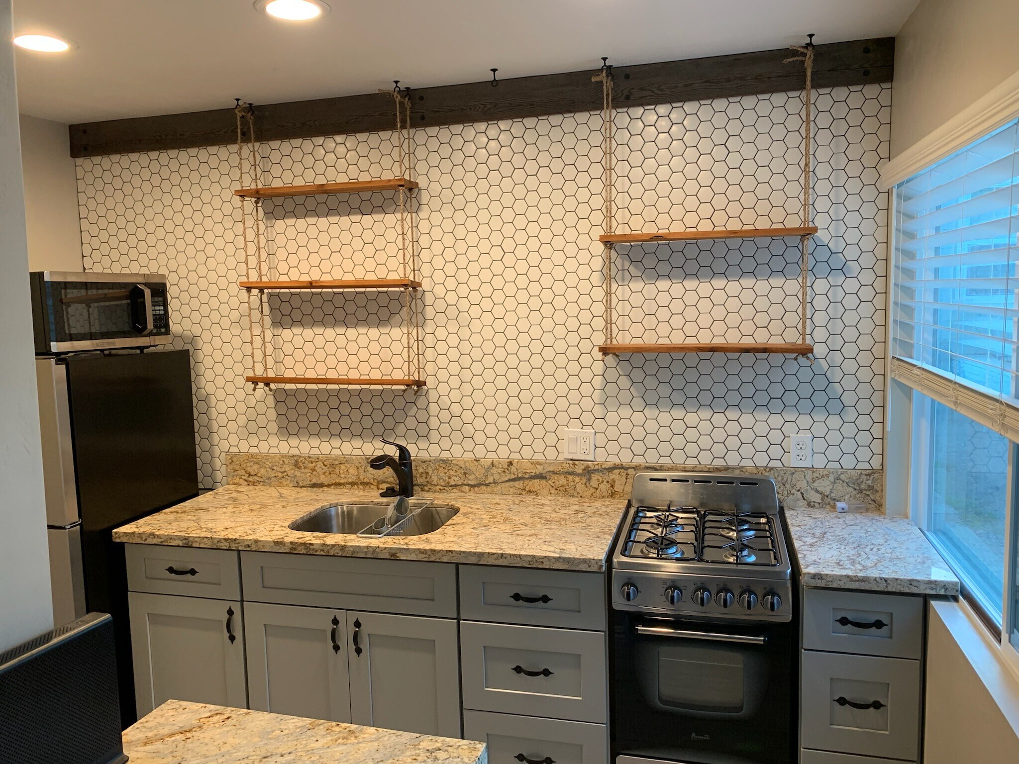 Kitchen - 619 Stork St