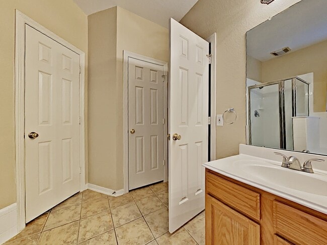 Building Photo - 12923 Tall Spruce Dr