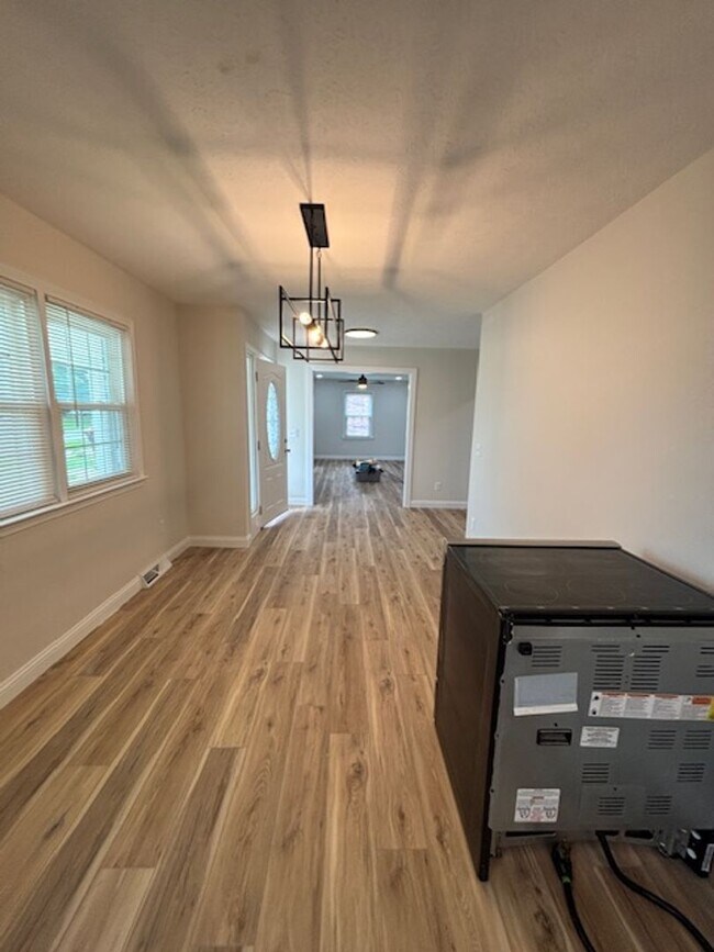 Building Photo - 395 W Crocus Dr