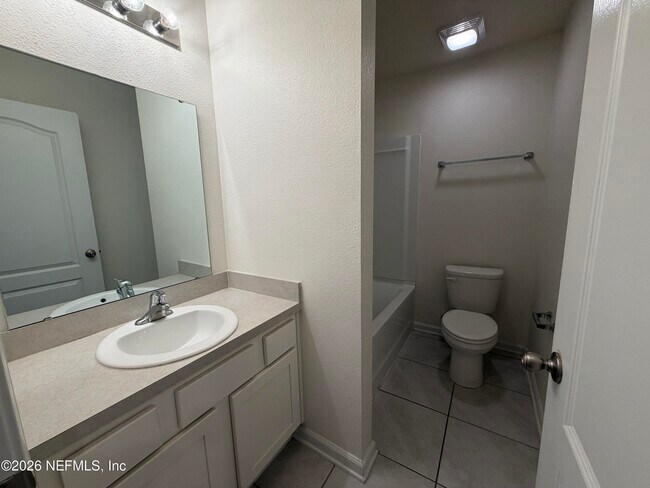 Building Photo - 35 Oarsman Xing Dr