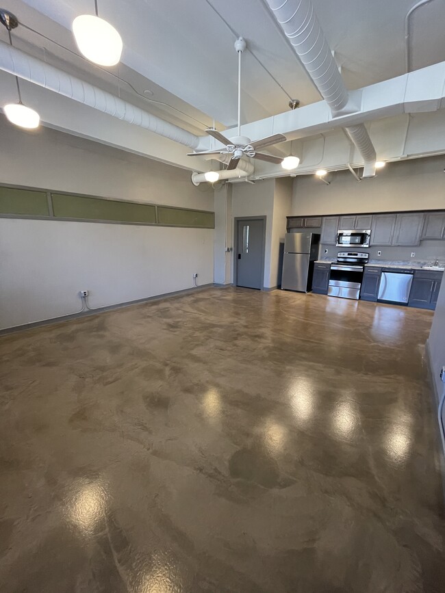 Building Photo - 1009 Highland Ave