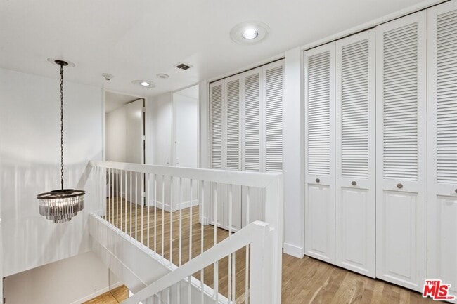 Building Photo - 211 S Spalding Dr