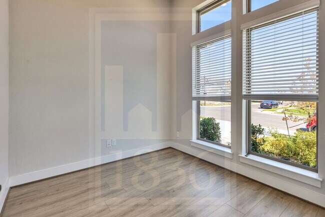 Building Photo - 129 Shadduck Wy