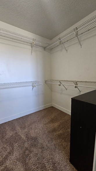 Building Photo - 2718 N Elm Dr