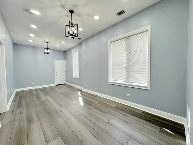 Building Photo - 1341 N Ashland Ave
