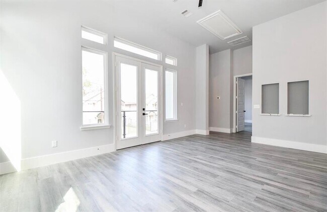 Building Photo - 811 Paul Quinn St