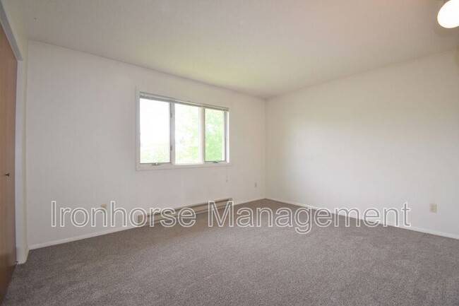 Building Photo - 811 W Villard St