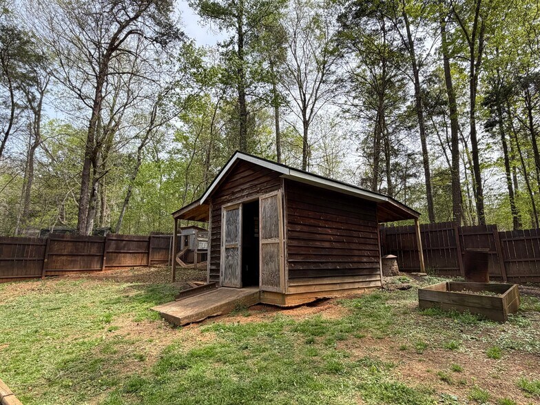 Building Photo - 3246 Woodside Ave