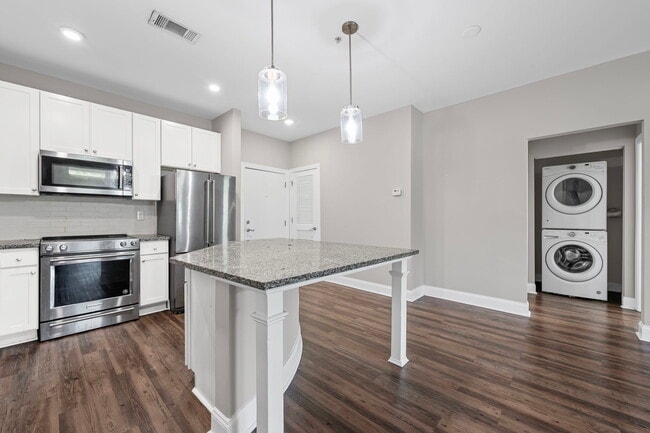 Building Photo - 840 United Ave SE