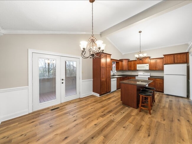 Building Photo - 650 Mize Cir