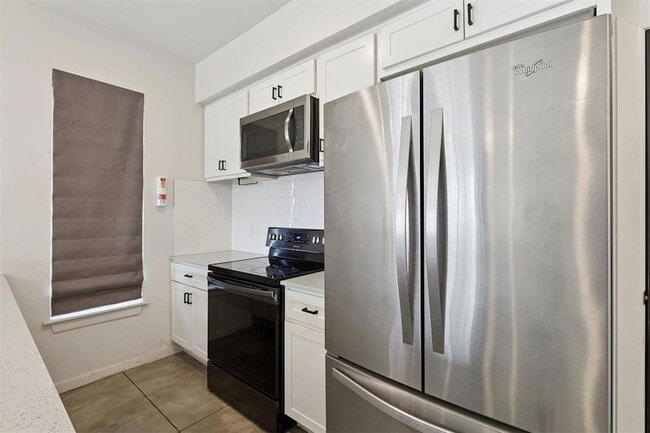 Building Photo - 1008 N Francis Ave