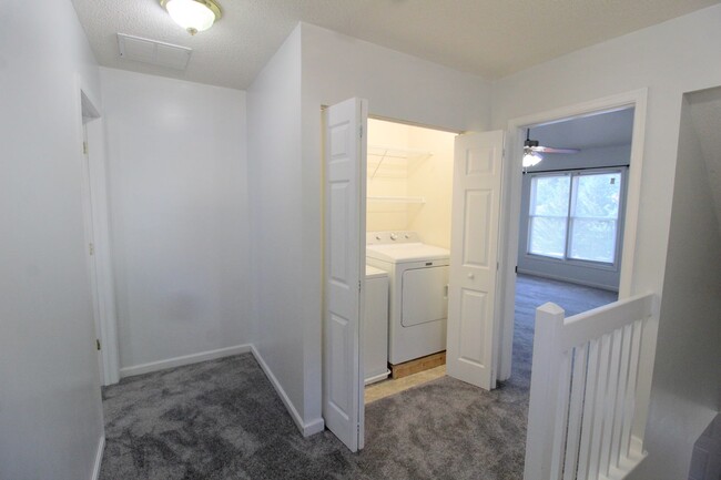 Building Photo - 869 Camelot Ln