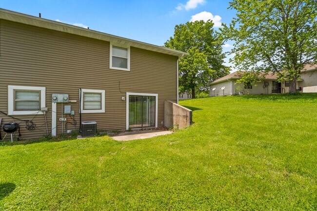 Building Photo - 1304 Essex Ct