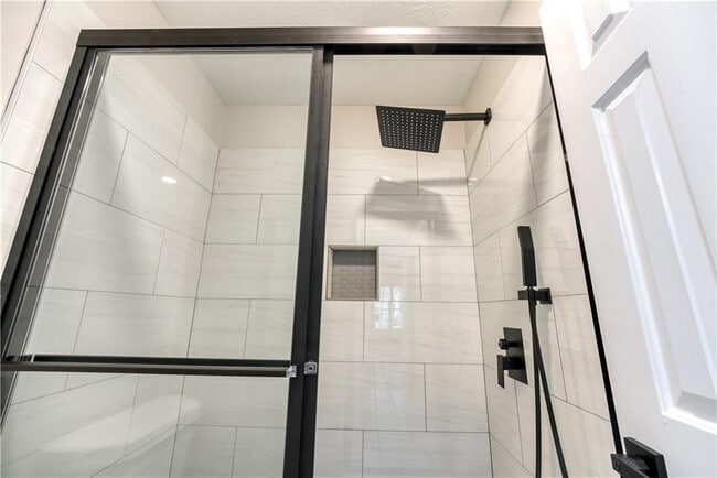 Building Photo - 61 Powers Ferry Rd