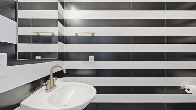 Building Photo - 207 Old Mountain Rd