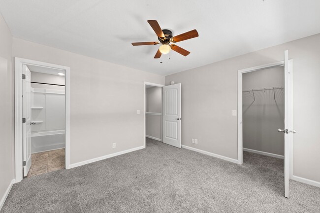 Building Photo - Gorgeous End Unit Townhome for Rent!!