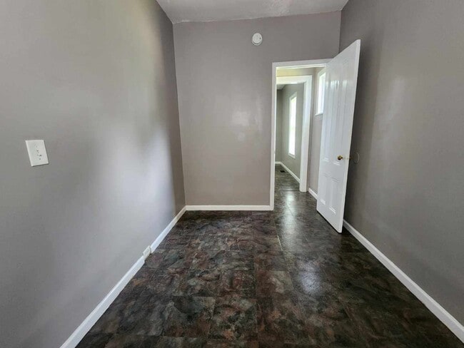 Building Photo - Single Family Home