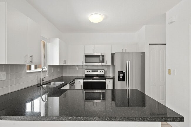 Building Photo - Cutler Bay Townhouse