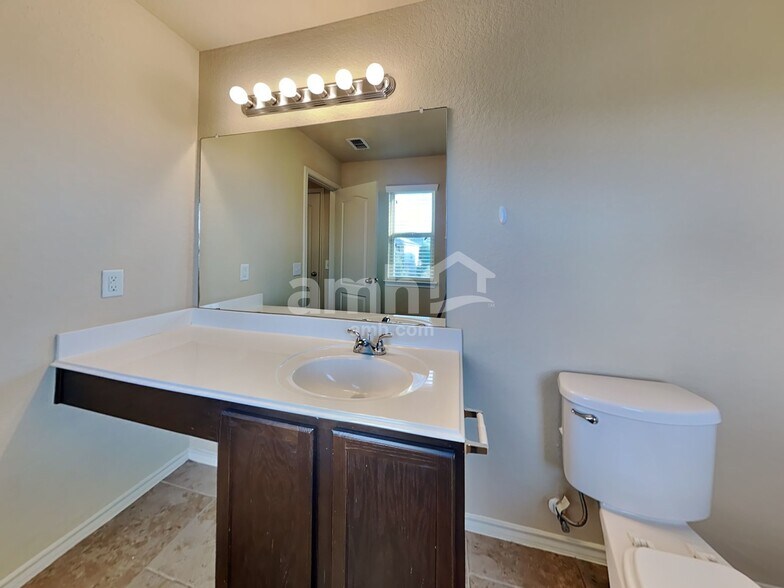 Building Photo - 10450 Rosewood Creek