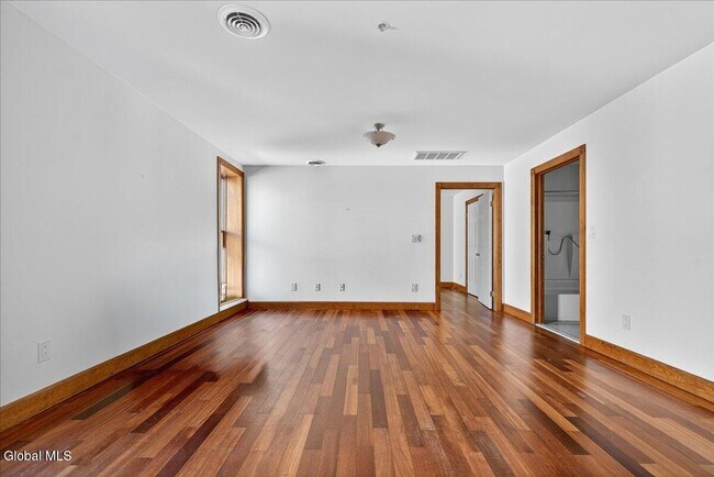 Building Photo - 432 Broadway