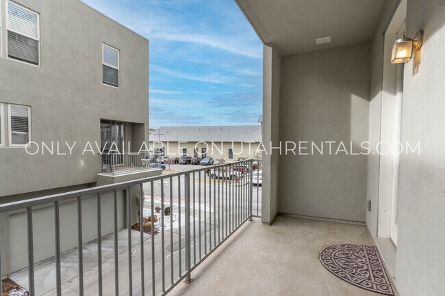 Building Photo - 4738 W Daybreak Rim Way