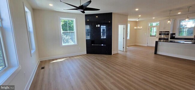 Building Photo - 418 Chapel Alley