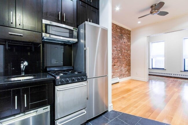 Primary Photo - 219 E 28th St