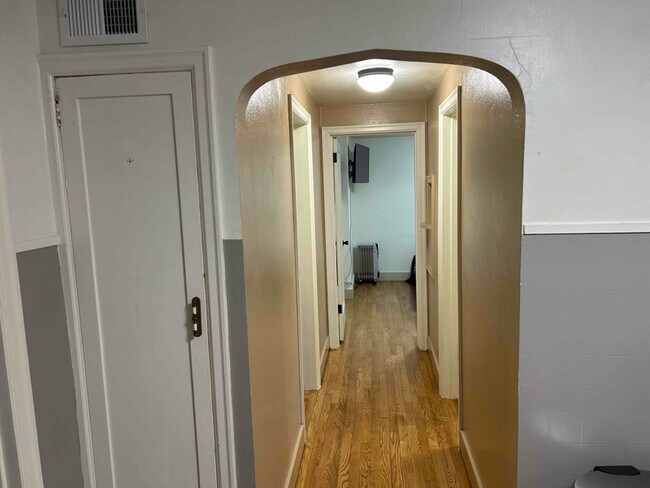 Building Photo - 1030 N 9th St